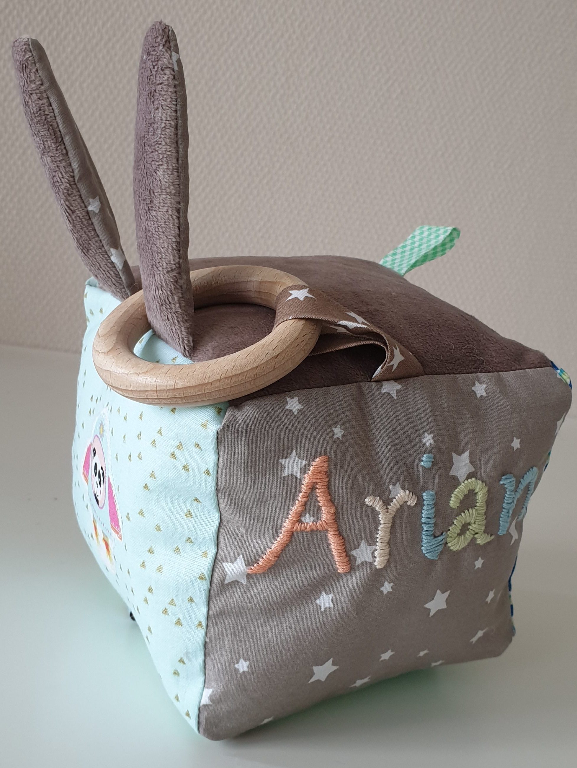 Cube D Eveil Personnalise Pour Bebe Cadeau Lina Haeg Diy